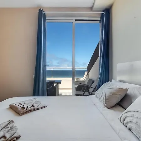 Spacious Two Bedroom With Terrace Right On The Surf Apartment