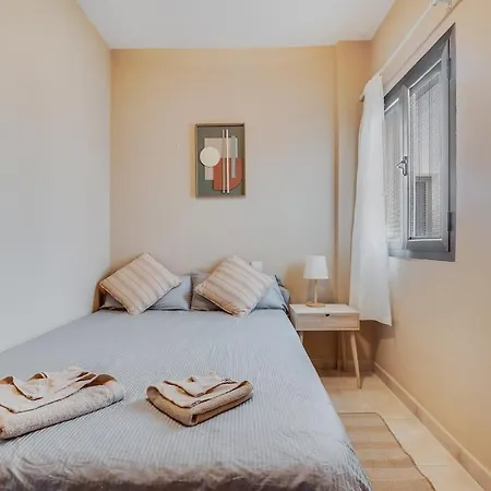 Spacious Two Bedroom With Terrace Right On The Surf Apartment *